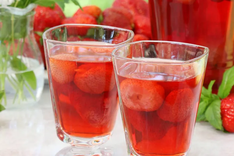 kompot z truskawkami